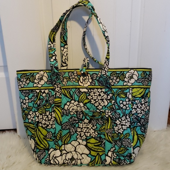 Vera Bradley Handbags - NWOT Vera Bradley Laptop Carryall Tote